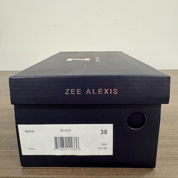 Zee Alexis Black SYLVIA FLIP FLOP MEMORY FOAM SANDALS - Picture 5 of 5